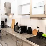 Cosyhomes24 - Centrally With Balcony And Garage - Il01b * 伊瑟隆