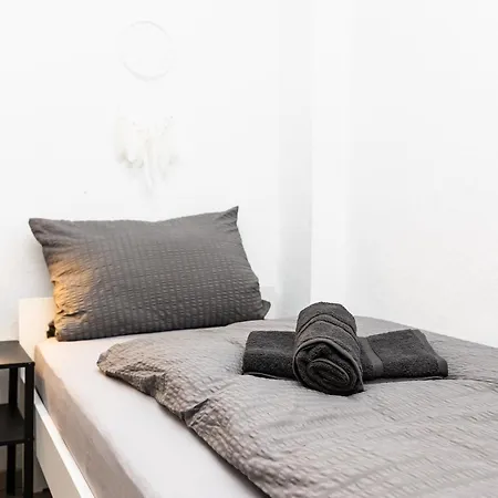 Cosyhomes24 - Centrally With Balcony And Garage - Il01b