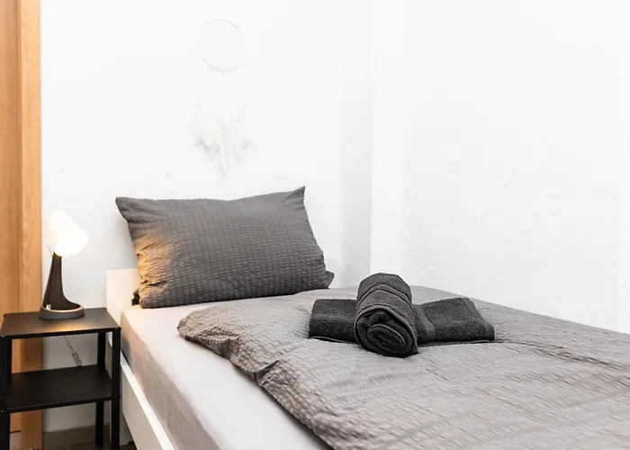 Cosyhomes24 - Centrally With Balcony And Garage - Il01b